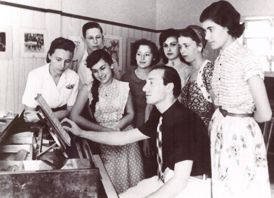 With students, including his future wife Luzia do Eirado Dias, at the front right 1953